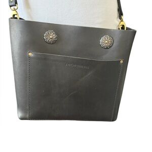 Portland Leather Medium Crossbody Tote-Black